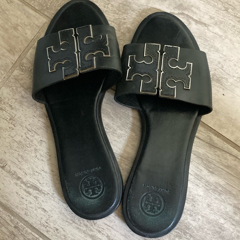 Tory Burch Black Leather Sandals with Iconic Logo
